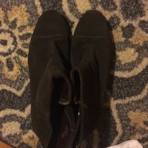 Ellen Tracy brown boots size 8.5